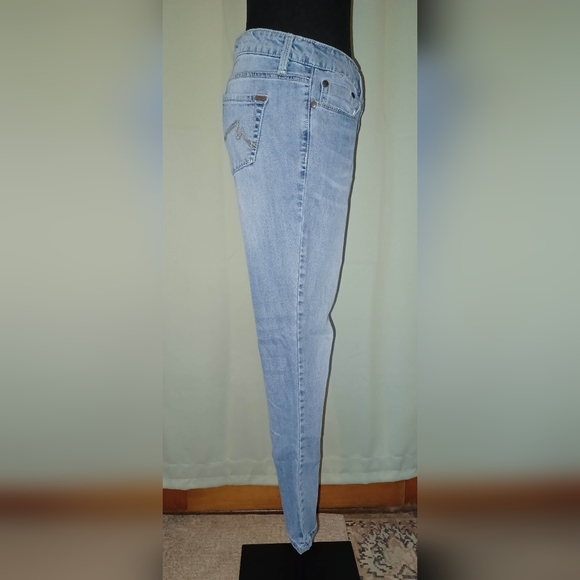 A Max Studio Crop Blue Denim Jeans - Picture 3 of 7